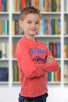 Boekenkast schoolfoto achtergrond halfportret